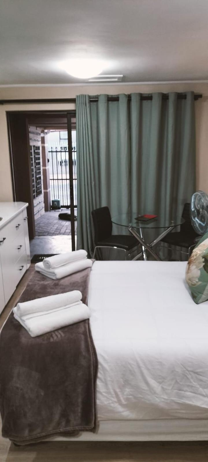 Victoria'S Rest Apartment Windsor Park Екстериор снимка